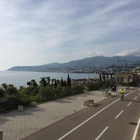 Casa Noemi, A Pochi Passi Dalle Spiagge E Dal Centro Di Arma Di Taggia. Экстерьер фото
