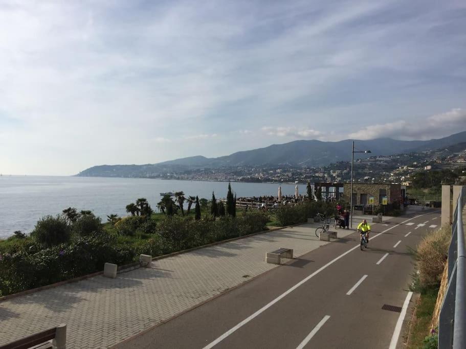 Casa Noemi, A Pochi Passi Dalle Spiagge E Dal Centro Di Arma Di Taggia. Экстерьер фото